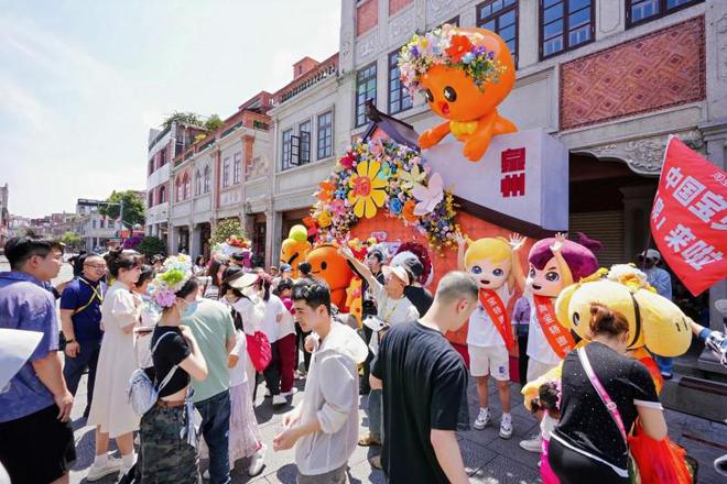 把皮雕非遗老手艺变成耳环发簪新时尚瓦力棋牌游戏淘宝饰品商家“浮革”(图1)