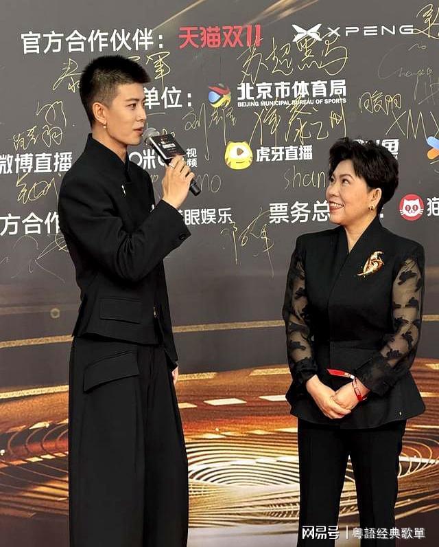 大分从邓亚萍看他的眼神就知道他多帅瓦力游戏任嘉伦寸头珍珠耳环造型上(图6)