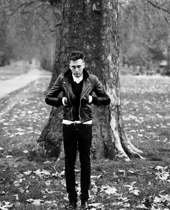 袭！重金属+基础款叠戴成为造型救赎瓦力棋牌游戏“Cortis风”来(图7)