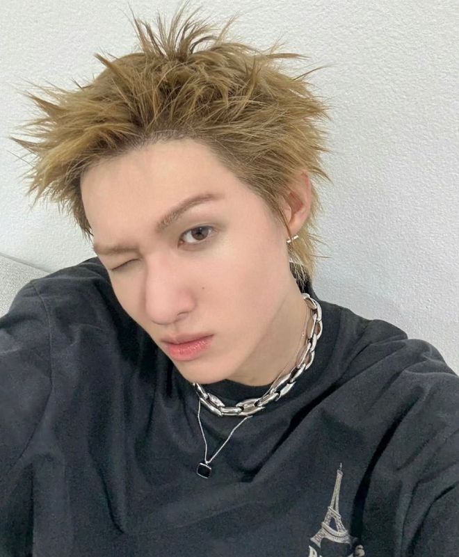 袭！重金属+基础款叠戴成为造型救赎瓦力棋牌游戏“Cortis风”来(图3)