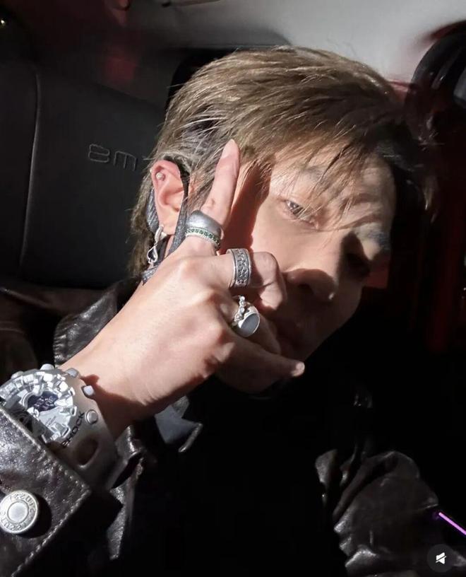 袭！重金属+基础款叠戴成为造型救赎瓦力棋牌游戏“Cortis风”来(图20)