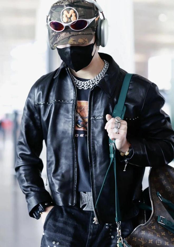 袭！重金属+基础款叠戴成为造型救赎瓦力棋牌游戏“Cortis风”来(图15)