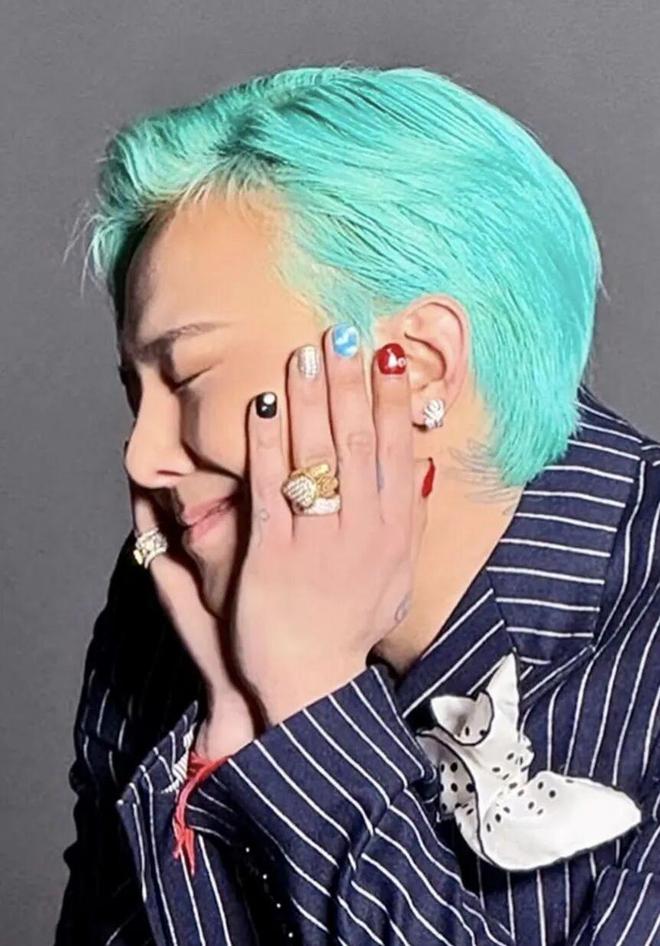 袭！重金属+基础款叠戴成为造型救赎瓦力棋牌游戏“Cortis风”来(图22)