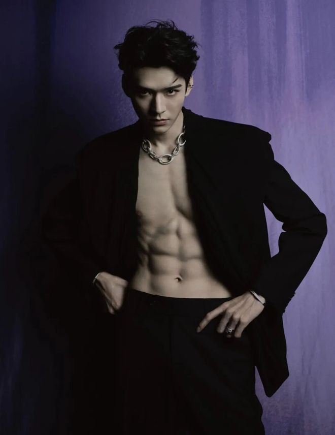 袭！重金属+基础款叠戴成为造型救赎瓦力棋牌游戏“Cortis风”来(图23)