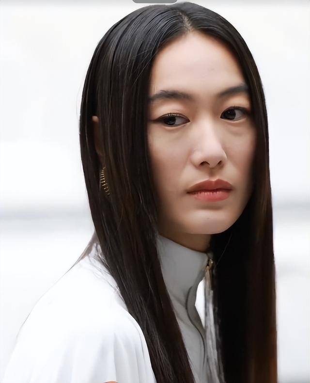 假胸”尴尬娜然脸肿胀秦舒培一脸男相瓦力棋牌试玩北京酒会太真实吉娜“(图6)