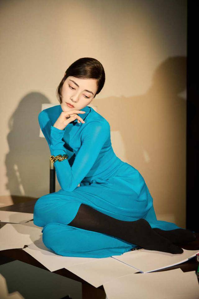 假胸”尴尬娜然脸肿胀秦舒培一脸男相瓦力棋牌试玩北京酒会太真实吉娜“(图13)