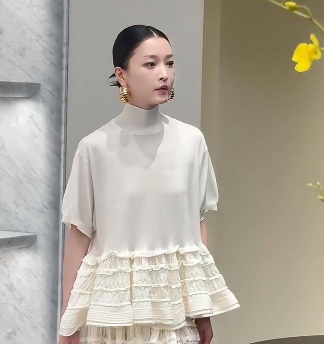 假胸”尴尬娜然脸肿胀秦舒培一脸男相瓦力棋牌试玩北京酒会太真实吉娜“(图16)