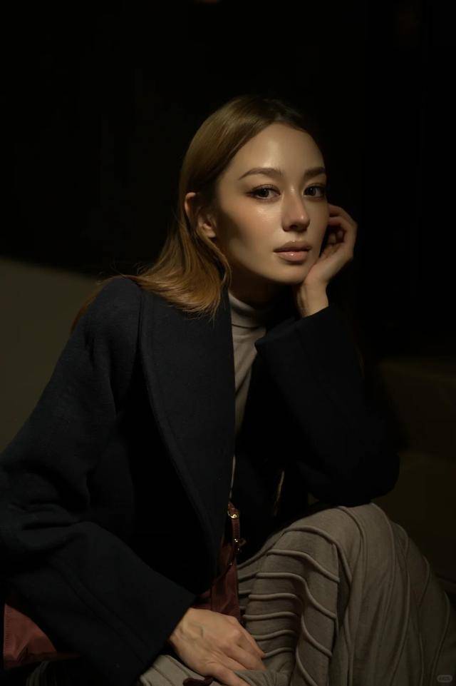 假胸”尴尬娜然脸肿胀秦舒培一脸男相瓦力棋牌试玩北京酒会太真实吉娜“(图23)