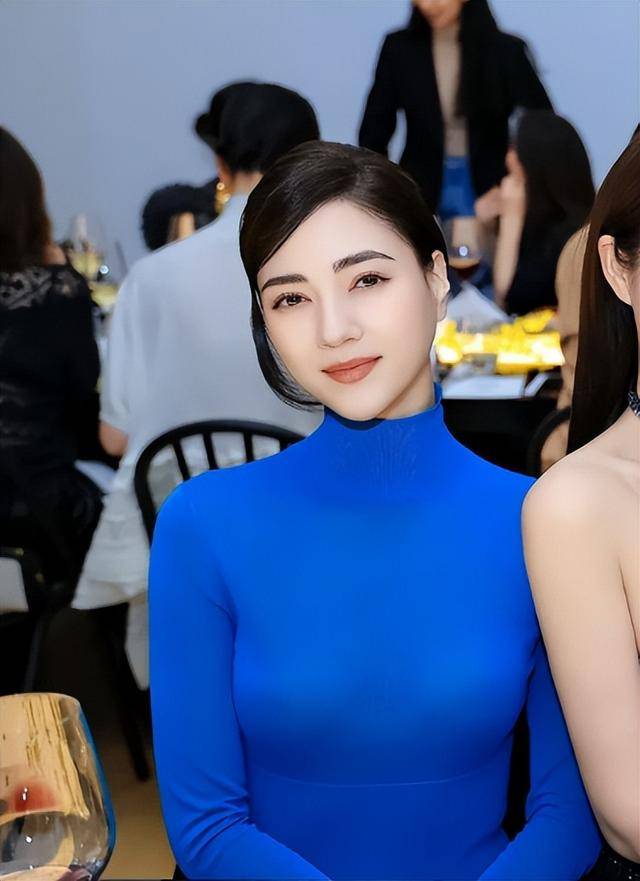 假胸”尴尬娜然脸肿胀秦舒培一脸男相瓦力棋牌试玩北京酒会太真实吉娜“(图24)