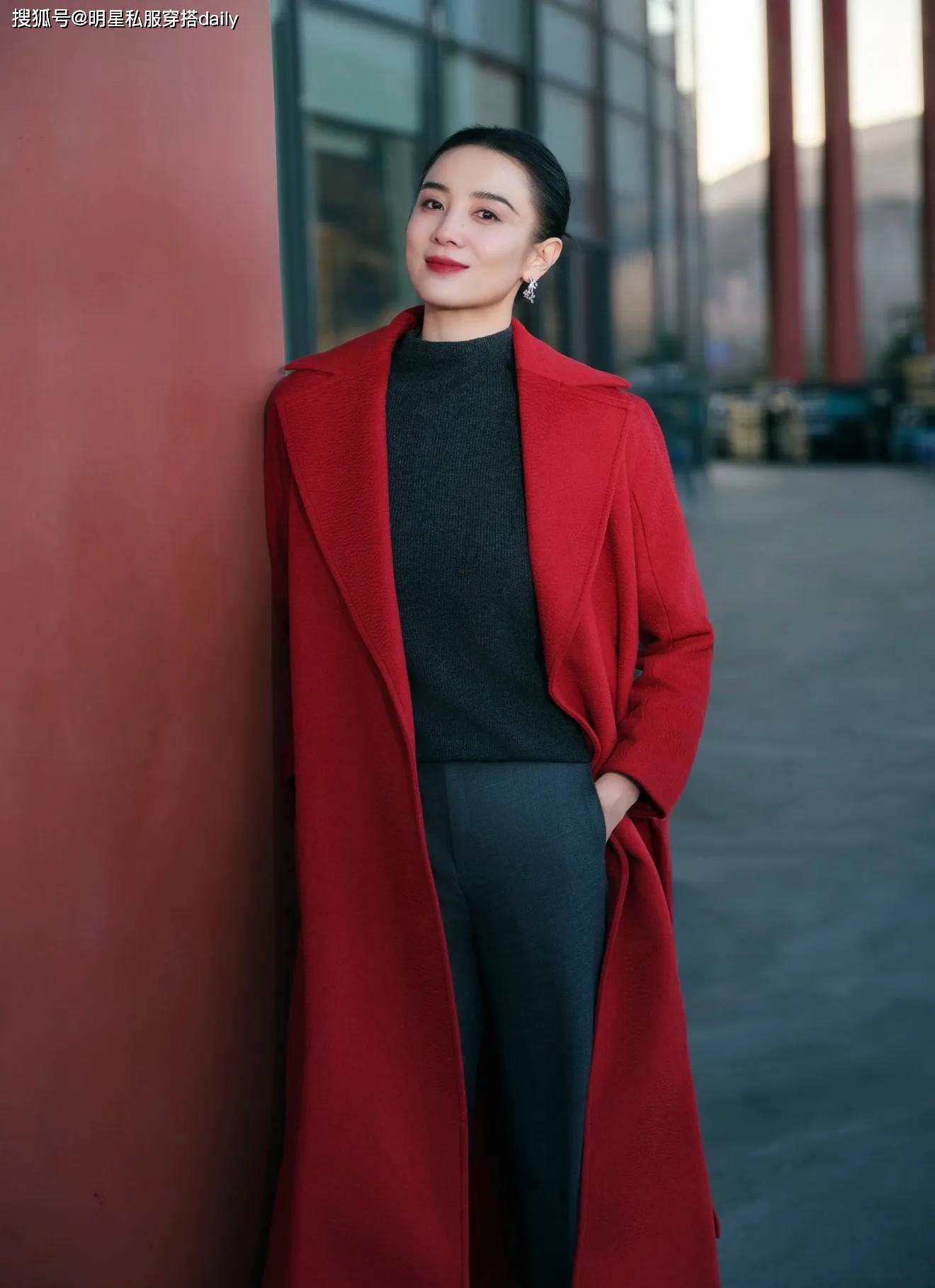 威把黑色大衣、红色针织开衫穿出高级感瓦力游戏试玩173大美女宋佳美的好权