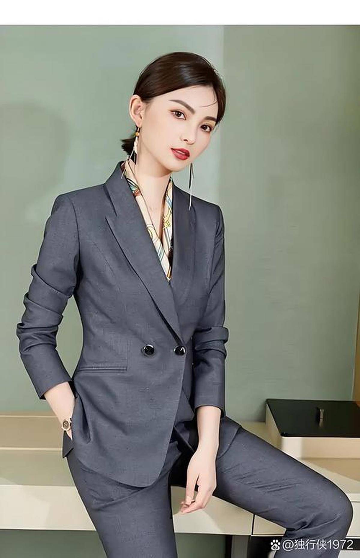 搭配简约大气职场气场全开瓦力棋牌游戏通勤